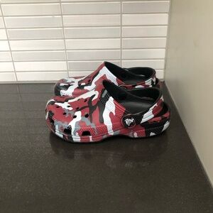 CROCS kids red and grey camoflage kids shoes